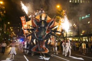 Parade_2410-400x266